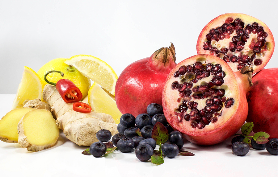 Flavonoider finns i blåbär, granatäpple, citrusfrukter och många andra växter. De har bland annat antioxidativa och antiinflammatoriska egenskaper.